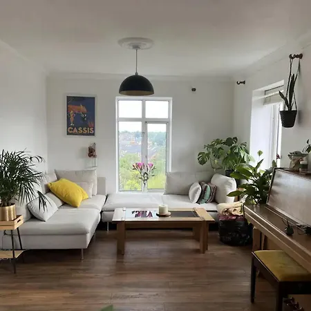 Stunning 2bd Scandinavian-style Hideaway 아파트 *