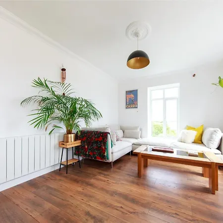 Stunning 2bd Scandinavian-style Hideaway 아파트 *